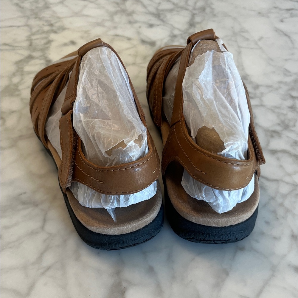 Earth Origins NWOT Tan Strappy Sandals Women’s Size 7W - Picture 3 of 7
